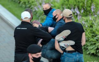 У Білорусі посилюються напади на журналістів та журналісток