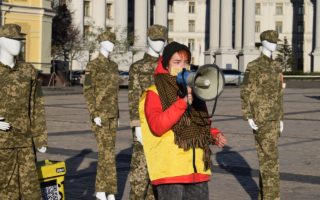 У день ЗСУ Amnesty International провела акцію проти сексуальних домагань в армії