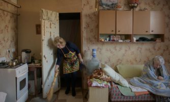 Російське вторгнення змушує літніх людей із інвалідністю жити в ізоляції та забутті — нова доповідь Amnesty International