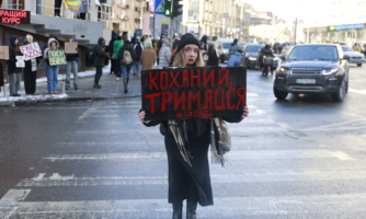 Оглушлива тиша: насильницькі зникнення, утримання інкомунікадо та катування українських полонених Росією. Нове дослідження Amnesty International