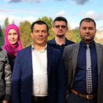 Шестеро осіб стоять поруч: Зліва направо: Назім Шейхмамбетов, Лілія Гемеджі, Еміль Курбедінов, Рустем Кямілєв, Едем Семедляєв, Ельвина Семедляєва