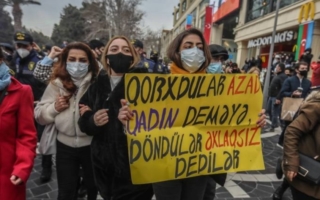 Азербайджанських активісток масово шельмують у мережі й шантажують опублікуванням особистого листування та інтимних фотографій. Amnesty International вважає, що за цим може стояти влада