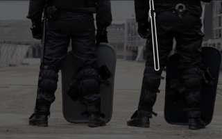 Нове розслідування Amnesty International викриває зловживання кийками з боку поліцейських по всьому світу