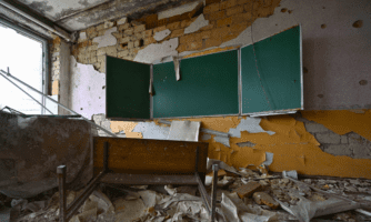 Майбутнє дітей у небезпеці через подальші обмеження, які накладає російська агресія в Україні на шкільне навчання